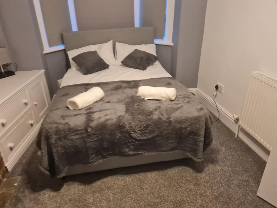 Primrose Stays - 3 Bedroom House Stoke-on-Trent Экстерьер фото
