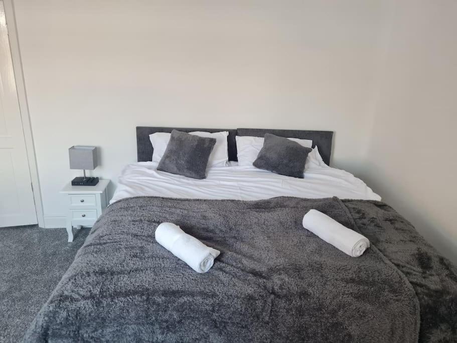Primrose Stays - 3 Bedroom House Stoke-on-Trent Экстерьер фото